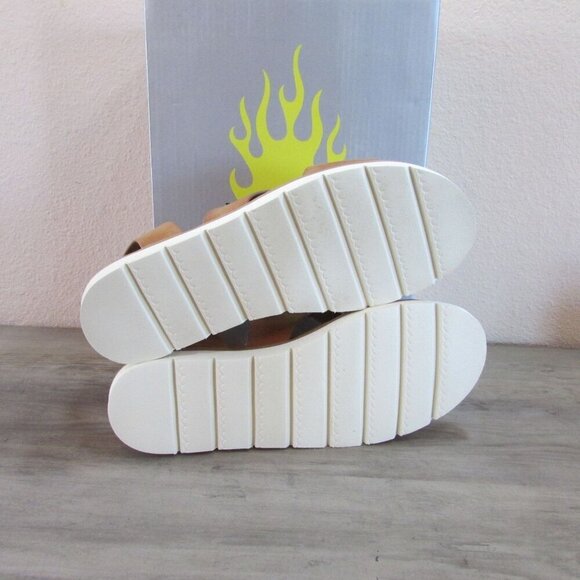 Volatile Women's Smores Ankle Strap Casual Sandals - Tan - Picture 3 of 3